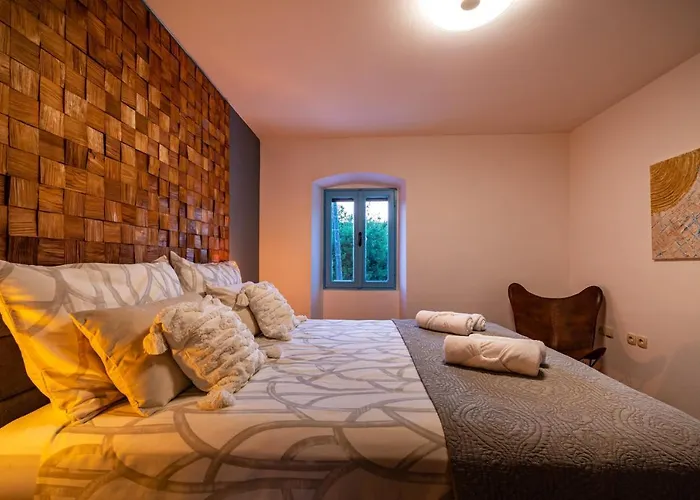 Vakantiehuis Hidden Gem With Pool