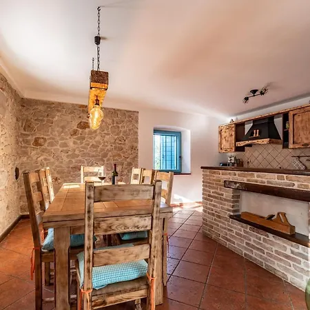 Hidden Gem With Pool Ferienhaus *