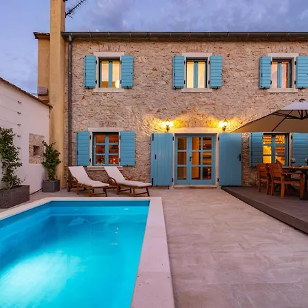 Ferienhaus Hidden Gem With Pool