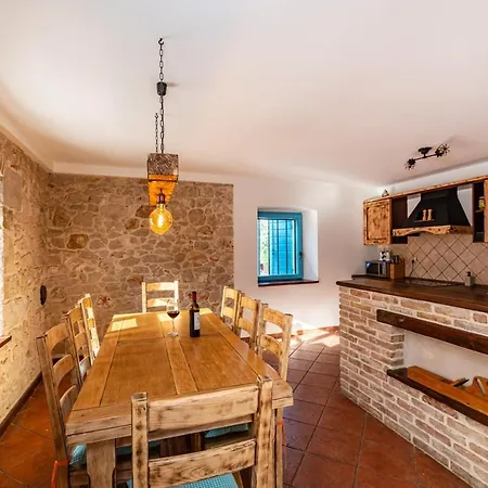 Hidden Gem With Pool Ferienhaus *