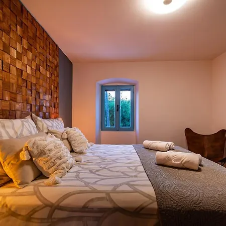 Ferienhaus Hidden Gem With Pool