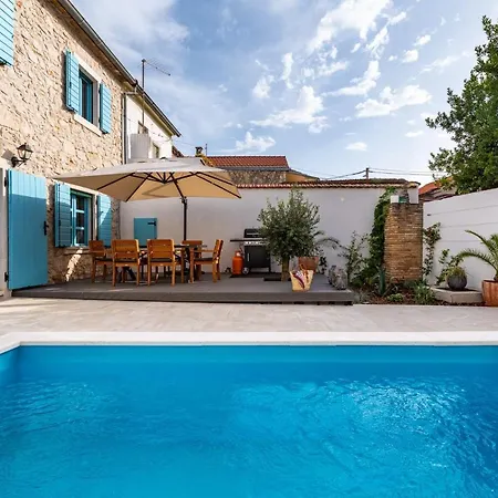 Hidden Gem With Pool *