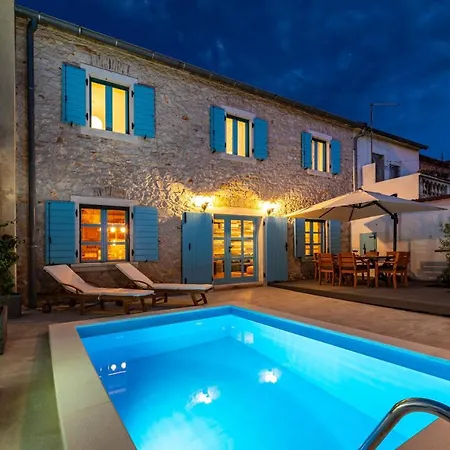 Ferienhaus Hidden Gem With Pool