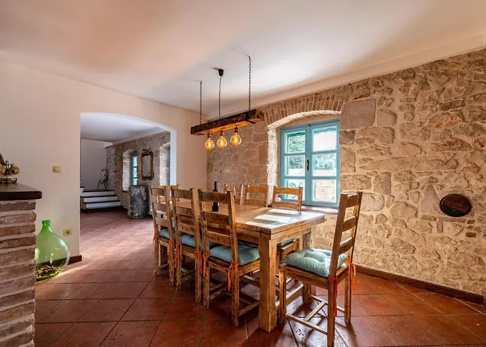 Hidden Gem With Pool