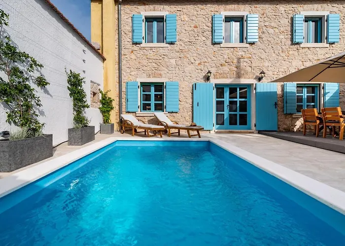 Hidden Gem With Pool *